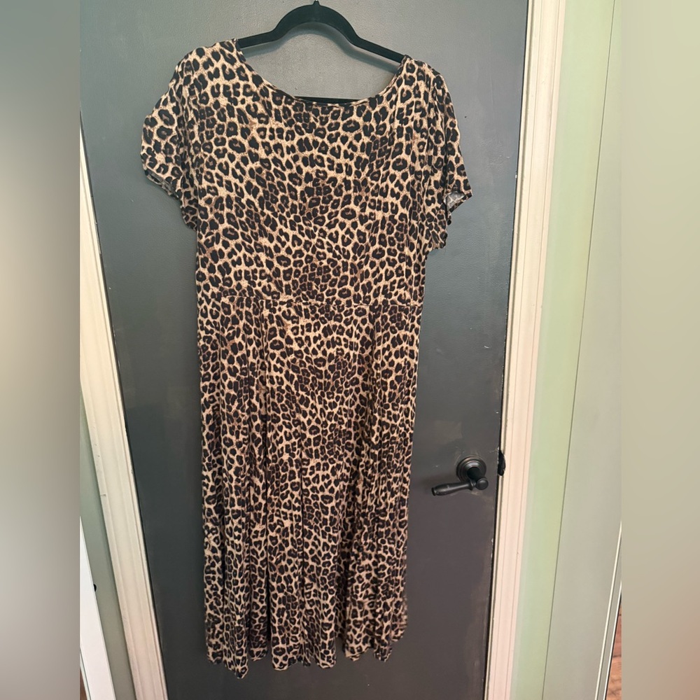 Torrid Leopard Print Midi Dress with POCKETS! - Picture 3 of 3